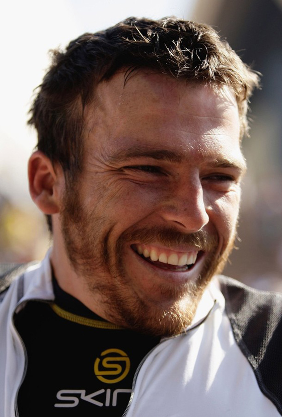 معاق يحطم الارقام القياسية في الصعود الى برج سدني!! معاق يحطم الارقام القياسية في الصعود الى برج سدني!!