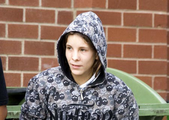 تقتل ابنتها المعاقة وتنتحر.. هروبا من السخرية والمضايقات!! تقتل ابنتها المعاقة وتنتحر.. هروبا من السخرية والمضايقات!!