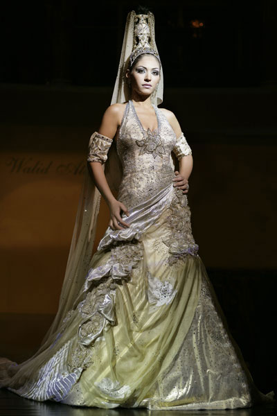 ما هي النصيحة التي يقدمها مصمم أزياء المشاهير لـ"هيفاء"؟ 