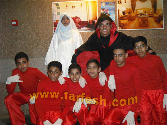 شايف يسير على خطى الصامتين ويحاور الرجل الذي تبناهم شايف يسير على خطى الصامتين ويحاور الرجل الذي تبناهم