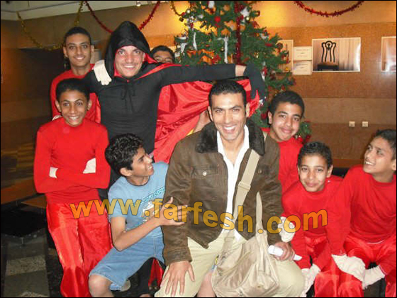 شايف يسير على خطى الصامتين ويحاور الرجل الذي تبناهم شايف يسير على خطى الصامتين ويحاور الرجل الذي تبناهم