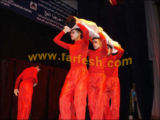 شايف يسير على خطى الصامتين ويحاور الرجل الذي تبناهم شايف يسير على خطى الصامتين ويحاور الرجل الذي تبناهم