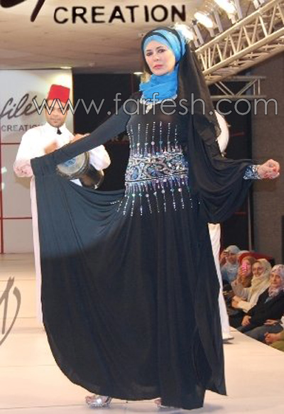 ماذا نصحت أشهر عارضة أزياء محجبة الفتيات المحجبات؟! 