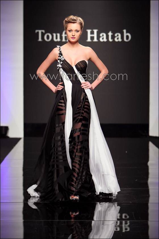 المصمّ توفيق حطب يغازل المرأة المثيرة!! المصمّ توفيق حطب يغازل المرأة المثيرة!!