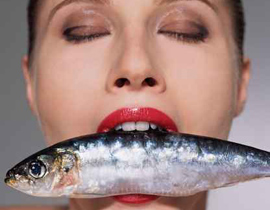 نداء الى النساء: اكثروا من الاسماك الزيتية لانها تقي من العقم!!