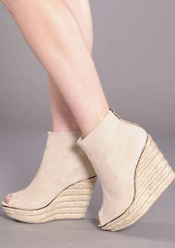 الصندل البوت آخر صيحات الموضة فى الصنادل 2010!! 