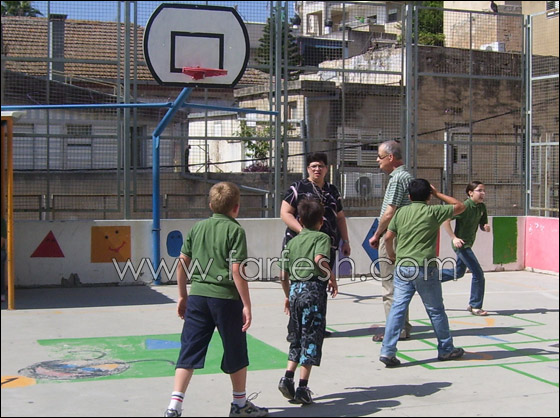 كفيف يصلح آلات الطباعة ويتفوق على 4000 معلم مبصر! 