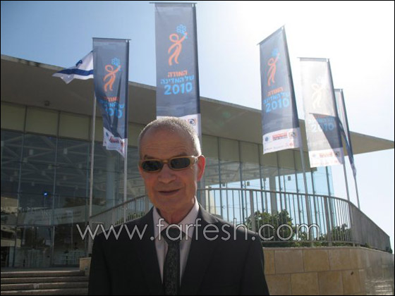 كفيف يصلح آلات الطباعة ويتفوق على 4000 معلم مبصر! 