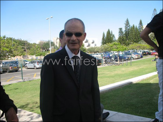 كفيف يصلح آلات الطباعة ويتفوق على 4000 معلم مبصر! 