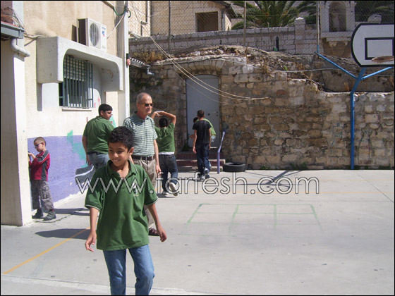 كفيف يصلح آلات الطباعة ويتفوق على 4000 معلم مبصر! 