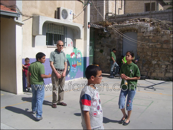 كفيف يصلح آلات الطباعة ويتفوق على 4000 معلم مبصر! 