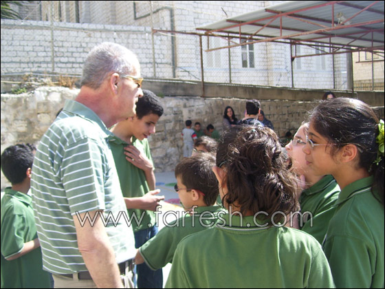 كفيف يصلح آلات الطباعة ويتفوق على 4000 معلم مبصر! 