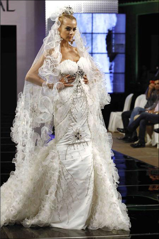 فساتين 2010 من تصميم أديبة محبوب 