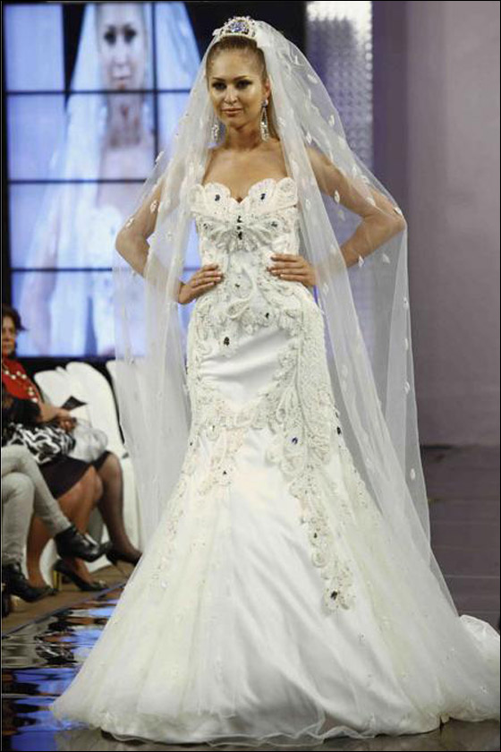 فساتين 2010 من تصميم أديبة محبوب 