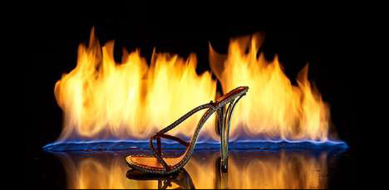 حذاء نسائي مرصّع بـ2200 الماسة!! 