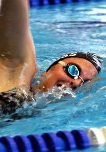 هل يؤثر مكان السرة على آداء السباحة أو الجري؟!!