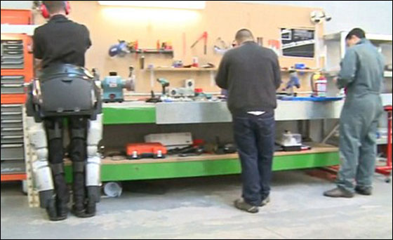  بشرى: رجلين الكترونيتين تساعد المقعدين على المشي!