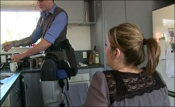  بشرى: رجلين الكترونيتين تساعد المقعدين على المشي!