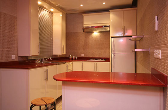 مطابخ متنوعة التصاميم بألوان مختلفة 