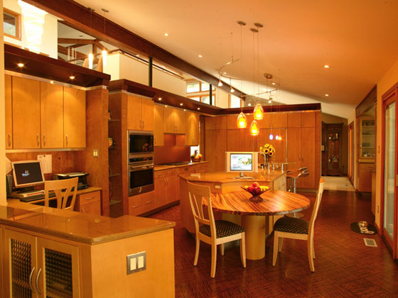 مطابخ متنوعة التصاميم بألوان مختلفة 