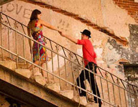 ايها الرجل..إرتدي اللون الأحمر لجذب النساء!!