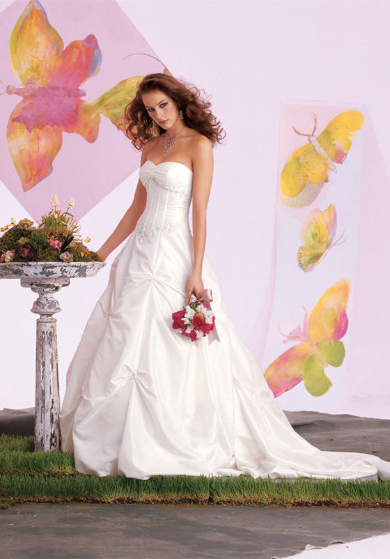 دليلك لإختيار فستان الزفاف 