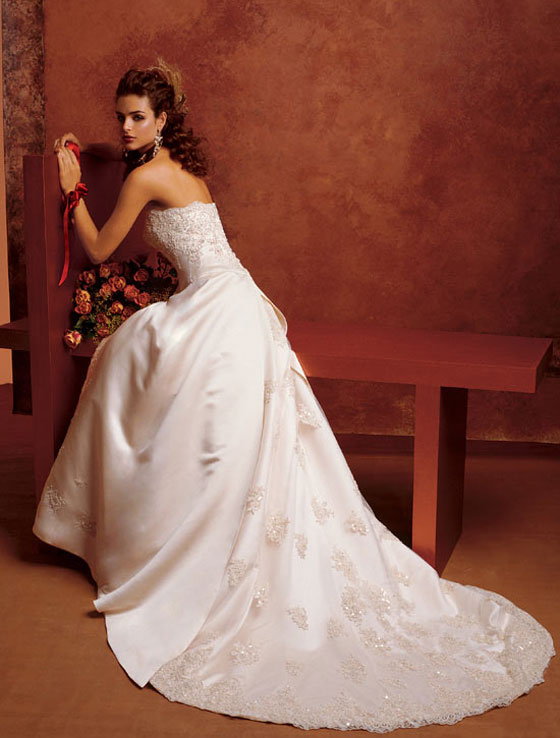 دليلك لإختيار فستان الزفاف 