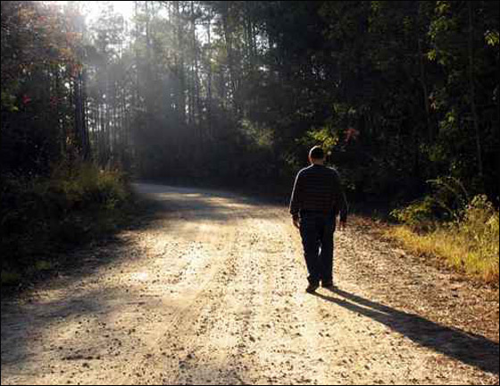 يا مسن.. لا تخف من السقوط لكي لا تسقط!