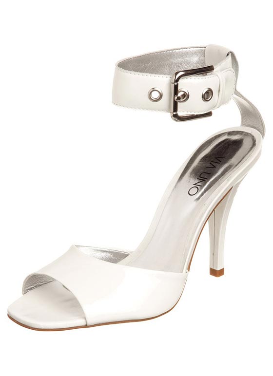 صنادل راقية بمختلف الألوان 