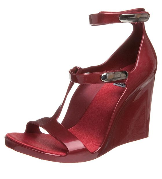 صنادل راقية بمختلف الألوان 