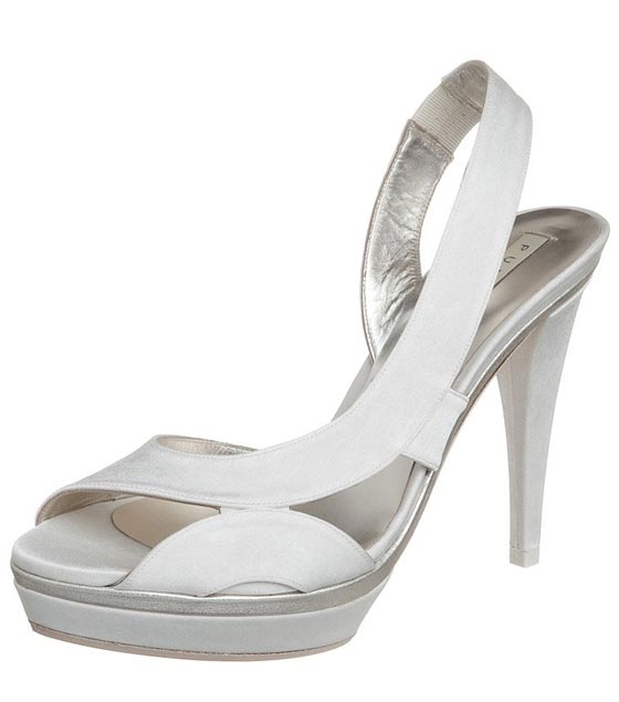 صنادل راقية بمختلف الألوان 