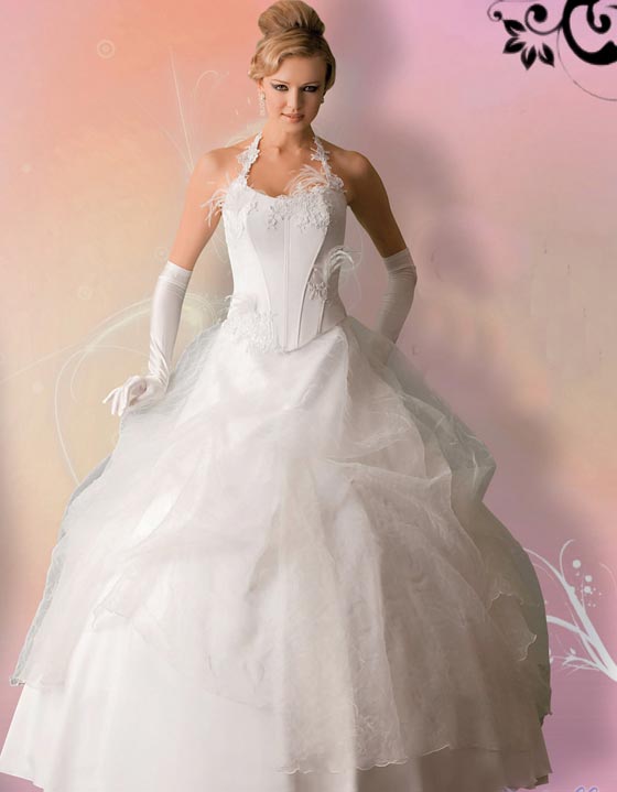 بالصور: فساتين زفاف 2011 