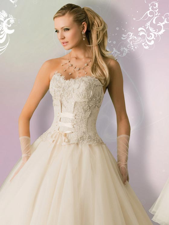 بالصور: فساتين زفاف 2011 