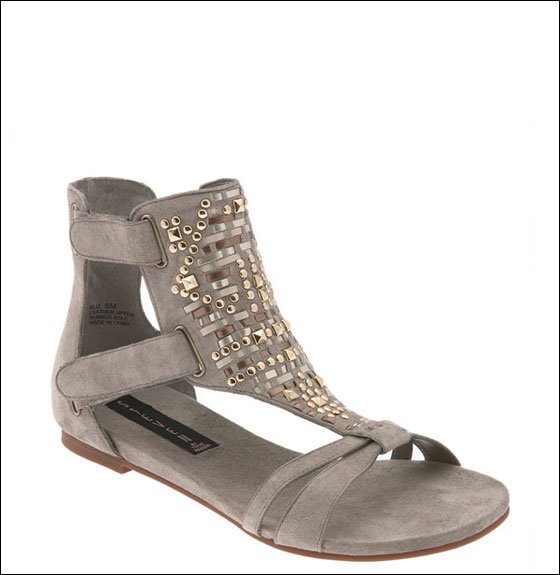 اليكم أجمل وأريح صنادل موضة 2010!