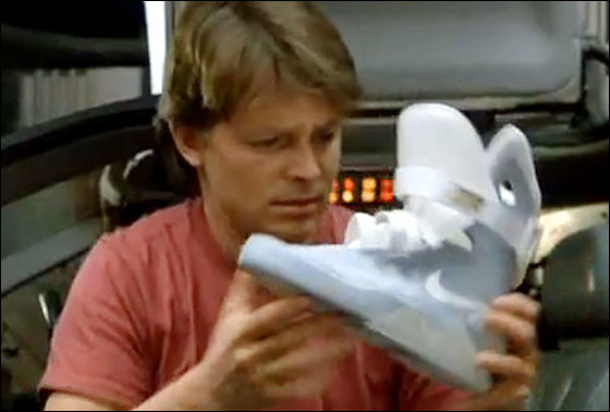 جديد في Nike: آحذية آلية تربط نفسها بنفسها!