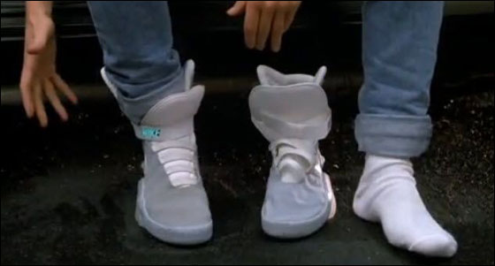 جديد في Nike: آحذية آلية تربط نفسها بنفسها!