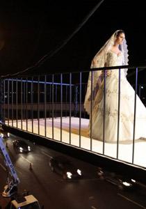 لبنان.. أول دولة يتم بها عرض أزياء على عرض الجسر وطوله!!