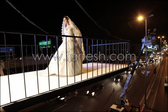 لبنان.. أول دولة يتم بها عرض أزياء على عرض الجسر وطوله!!