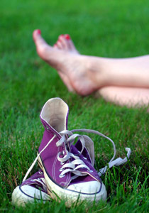 50 سببا توضح لك اهمية التخلي عن الحذاء!