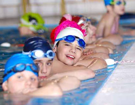  السباحة تساهم في جعل الاطفال اكثر ذكاء!!