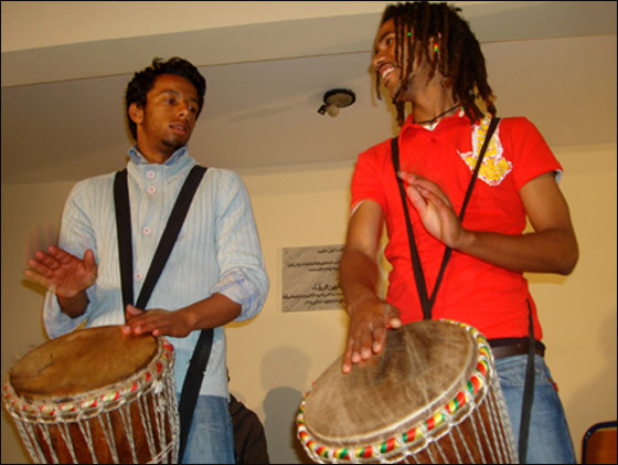 نخبة من الصم ينجحون في تكوين.. فرقة موسيقية في المغرب! نخبة من الصم ينجحون في تكوين.. فرقة موسيقية في المغرب!