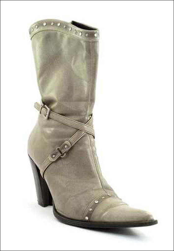 نقدم لك سيدتي.. اجمل جزمات الشتاء!