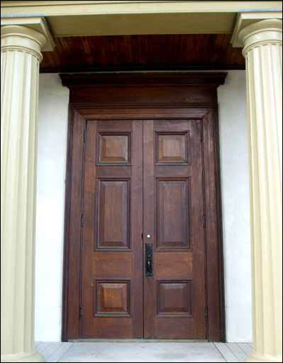 اروع تشكيلة من الابواب الخشبية.. لجمال بيوتكم!