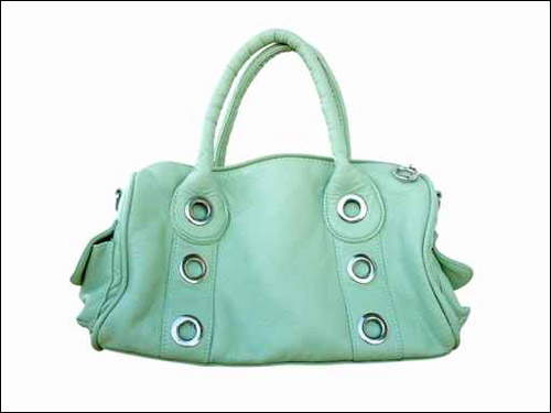 نعرض لكم تشكيلة رائعة من الحقائب اليدوية!!