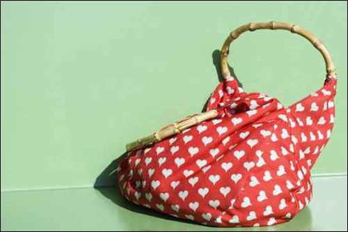 نعرض لكم تشكيلة رائعة من الحقائب اليدوية!!