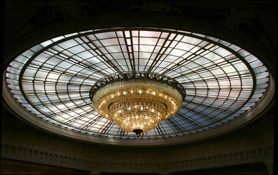 لاضاءة منزلك اليك.. اروع الثريات الخلابة!