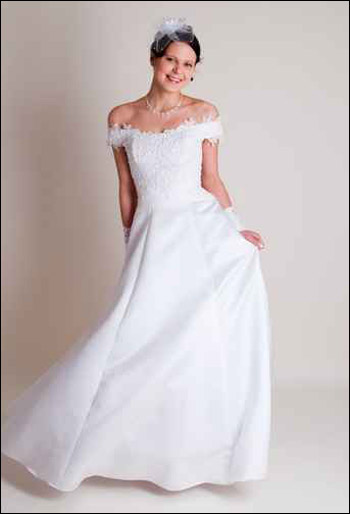 للمقبلات على الزواج.. اليكن تشكيلة رائعة من فساتين الزفاف!!