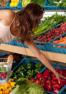 تناول الفواكة والخضار اكثر مفعولا من الشمس لبشرة برونزية!