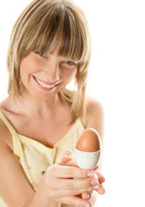 دراسة جديدة تثبت: لا علاقة بين تناول البيض وارتفاع نسبة الكولسترول في الدم
