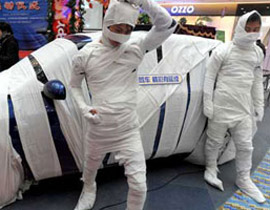  سيارة ملفوفة بضمادات.. للتحذير من القيادة تحت تأثير المخدرات!!